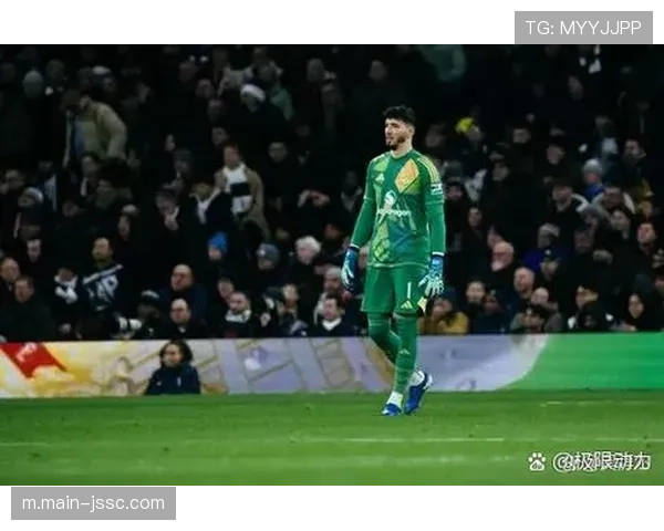 曼联二门巴因迪尔出球犹豫 后场传导体系在压迫下崩溃